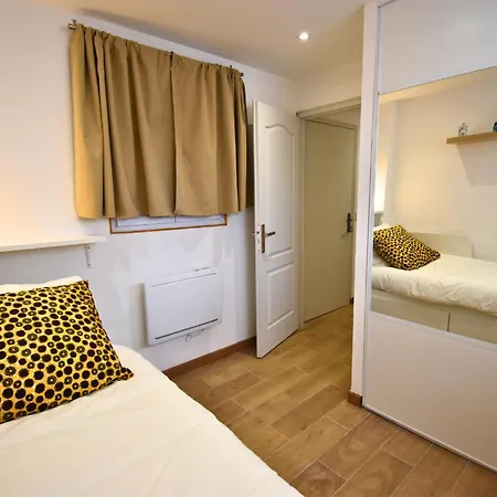 La Perle De Apartment Stains